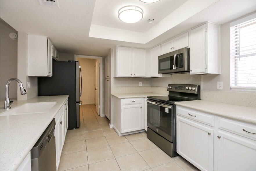 Building Photo - 919 W Mission Dr