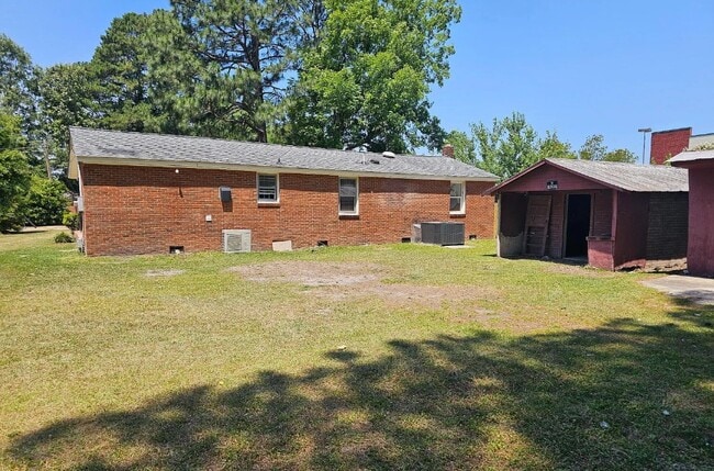 Building Photo - 704 N Grimes St
