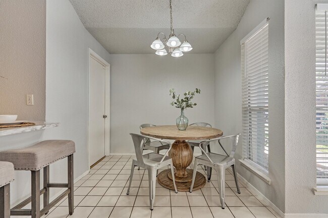 Building Photo - 23419 Summer Pine Dr