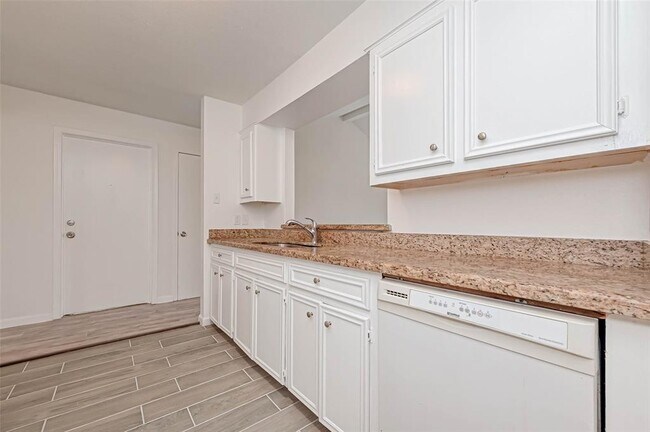 Building Photo - 5503 Lynngate Dr