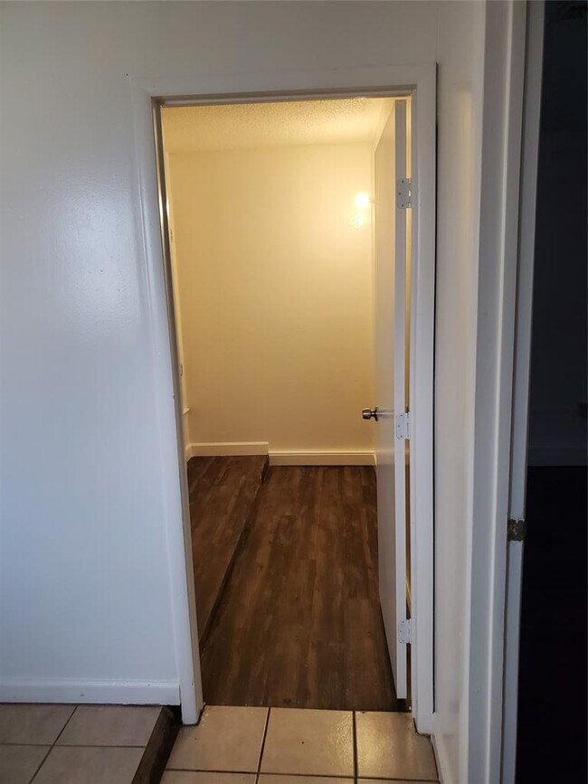 Building Photo - 907 Fairway Green Cove