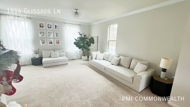 Building Photo - 3 Bed / 2.5 Bath Townhouse (Available 5/10...