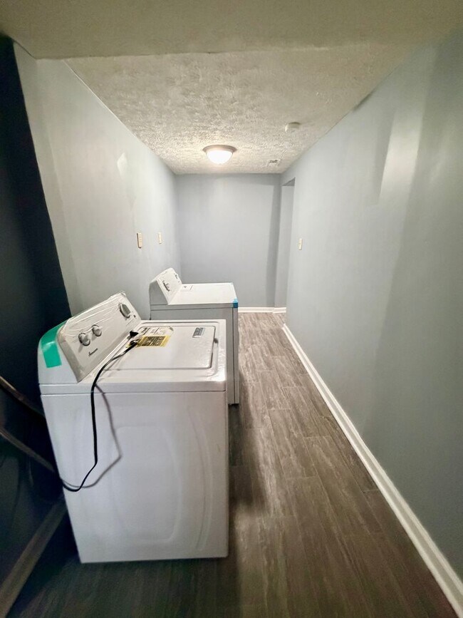 Building Photo - 268 E Loudon Ave