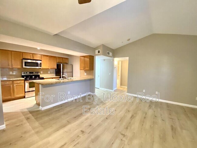 Building Photo - 200 E Southern Ave