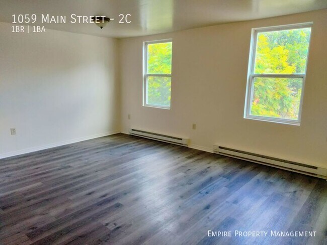 Building Photo - 2nd Floor: 1 Bedroom / 1 Bathroom Apartmen...