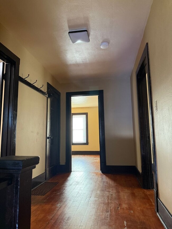 Building Photo - 1231 W College Ave