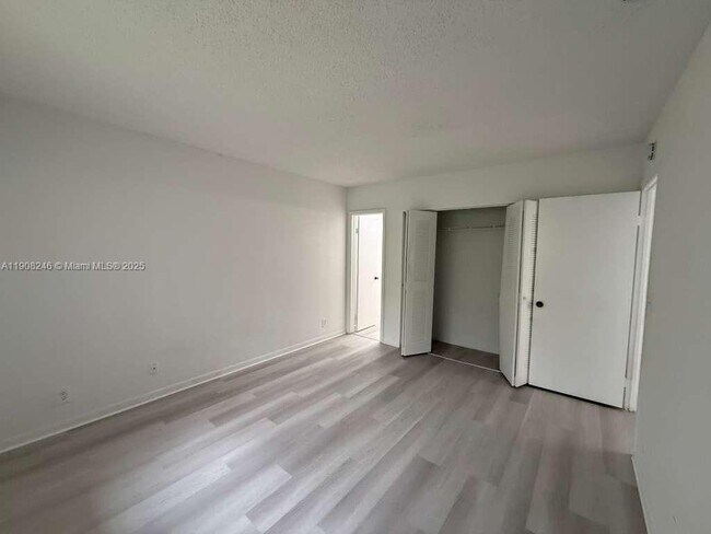 Building Photo - 2834 Coral Springs Dr