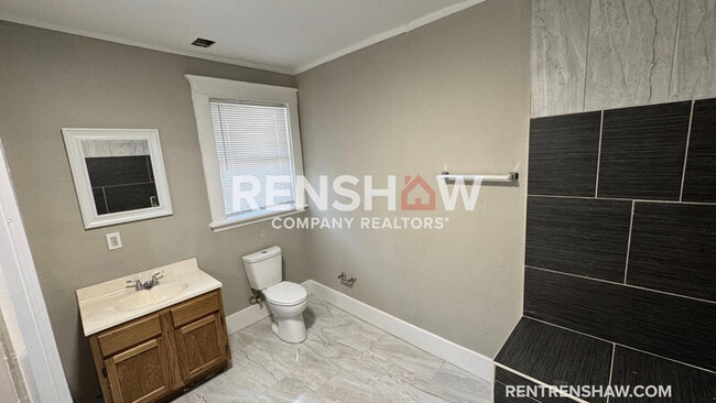 Building Photo - 919 N Willett St