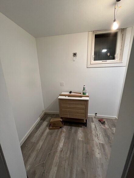 Bathroom - 2415 W Arthington St