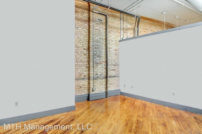 Building Photo - 3 br, 2 bath Apartment - 109 S Washington