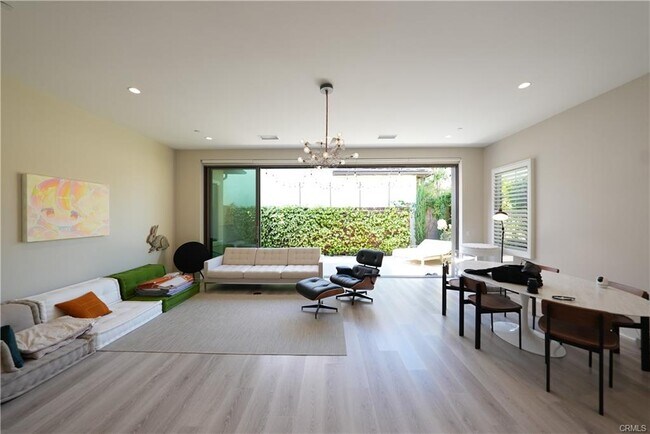 Building Photo - 107 Donati