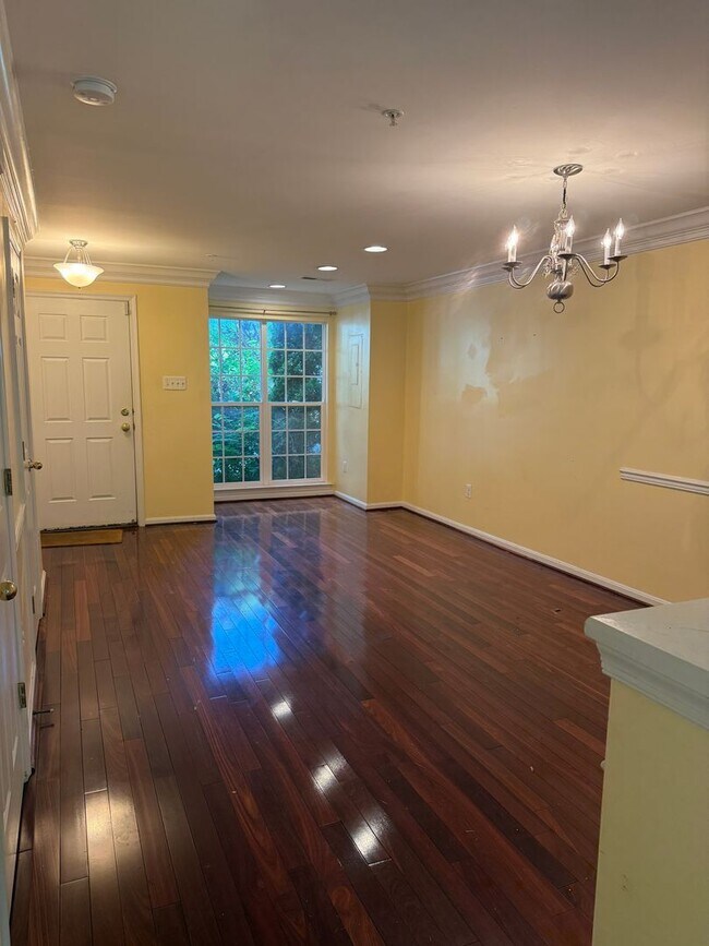Building Photo - Updated Townhouse in Ballenger Creek