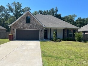 Building Photo - Exceptional 4 Bedroom in Milton