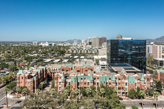 Building Photo - 54 W Palm Ln