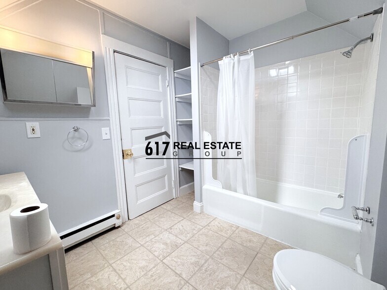 Building Photo - 26 Royal St