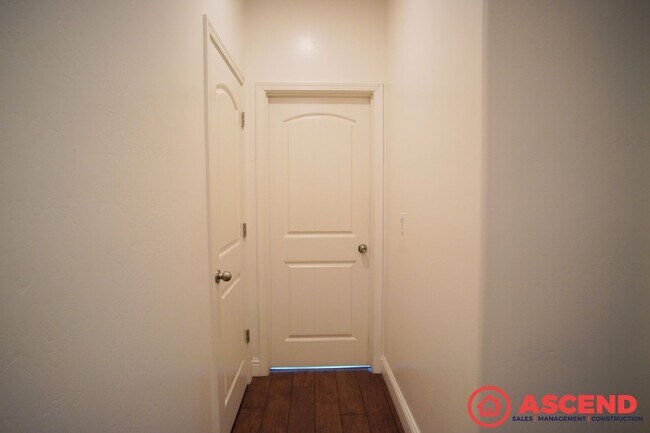 Building Photo - Phenomenal Home In Gossamer Grove!