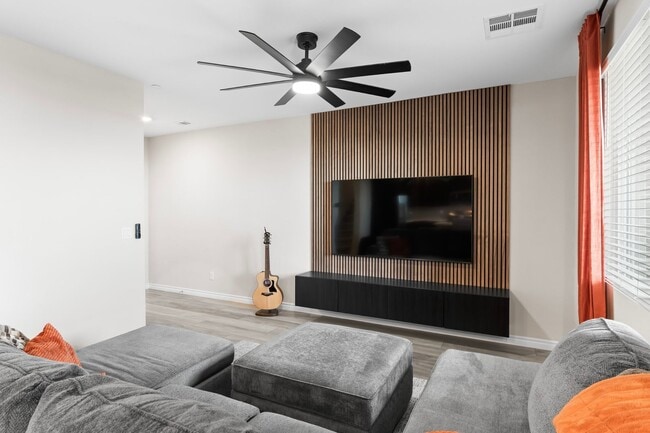 Building Photo - Beautiful 2 Story TownHome in Inspirada