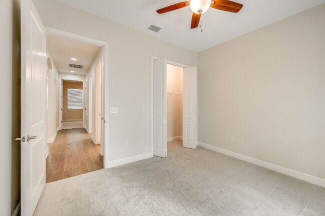 Building Photo - Loren Cove Villa