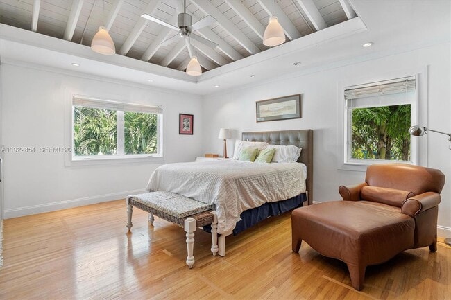 Building Photo - 1361 NE 104th St