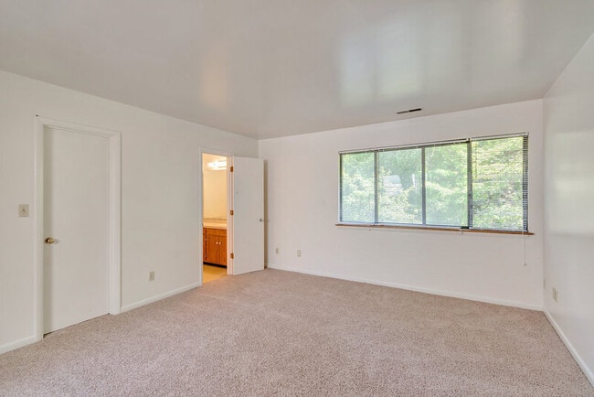 Building Photo - 1543 Birnam Dr