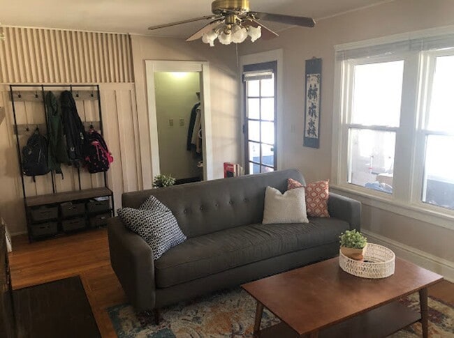 Building Photo - Single-Family Home in Greenbush Neighborhood!