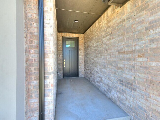 Building Photo - 13400 Sandoval Blvd