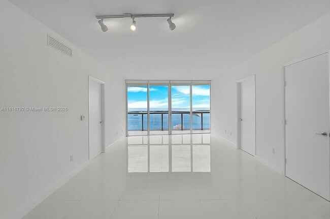 Building Photo - 465 Brickell Ave