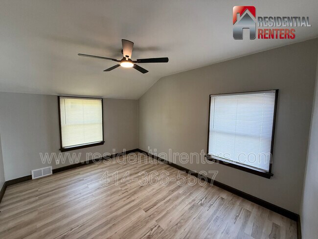 Building Photo - 3914 W Hampton Ave
