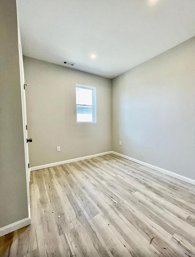 Building Photo - 2211 Cantrell St