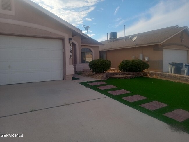 Primary Photo - 13975 Vaquero Rock Dr