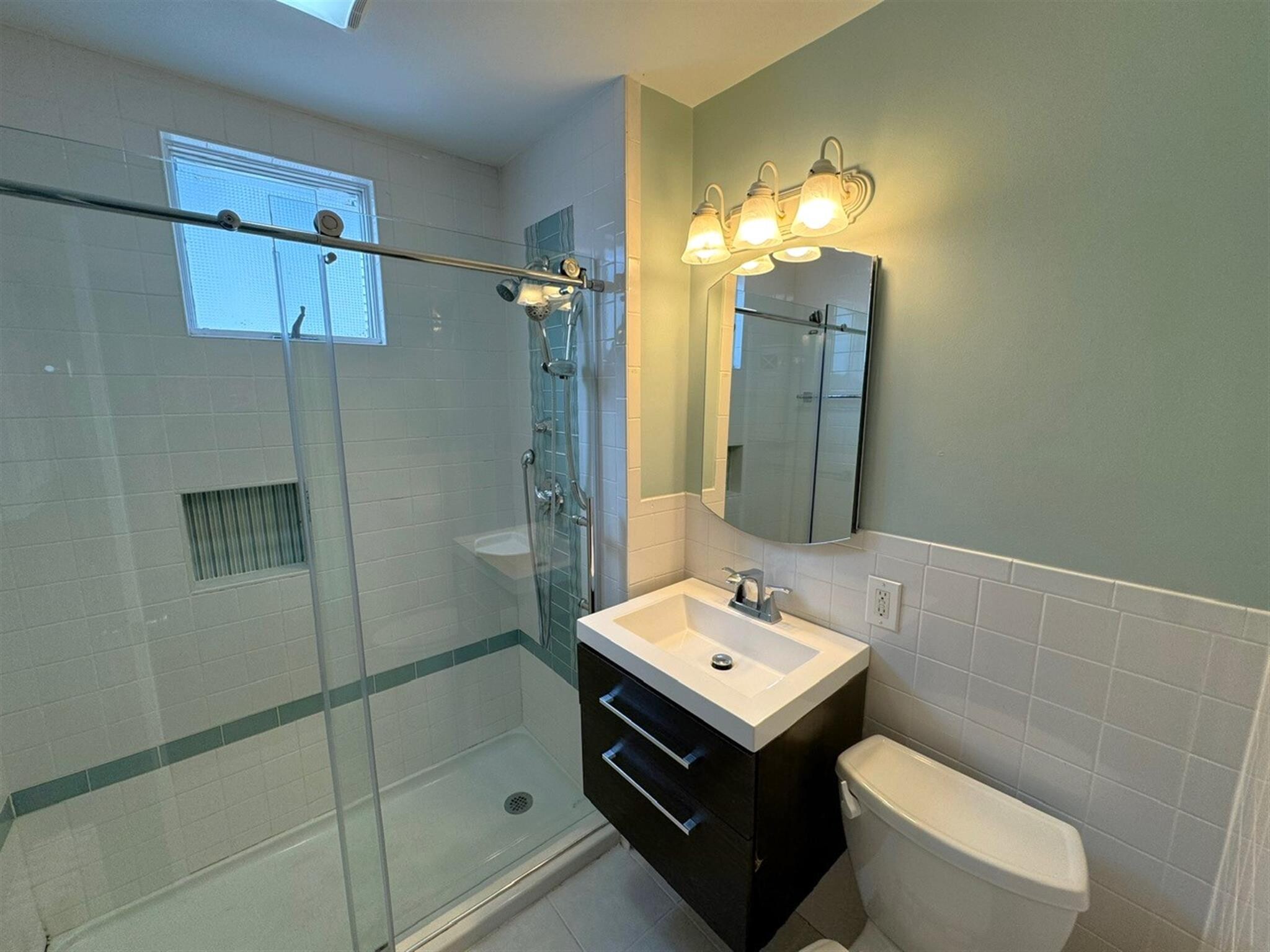 Building Photo - 9 Gordon St