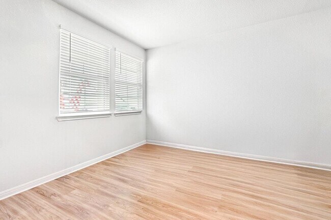 Building Photo - 13309 Silver Blazer Dr