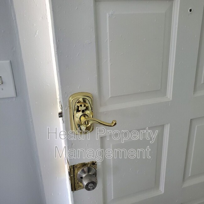 Building Photo - 1735 25th St S