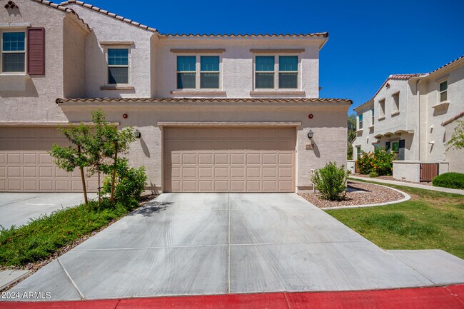 Building Photo - 4077 S Sabrina Dr