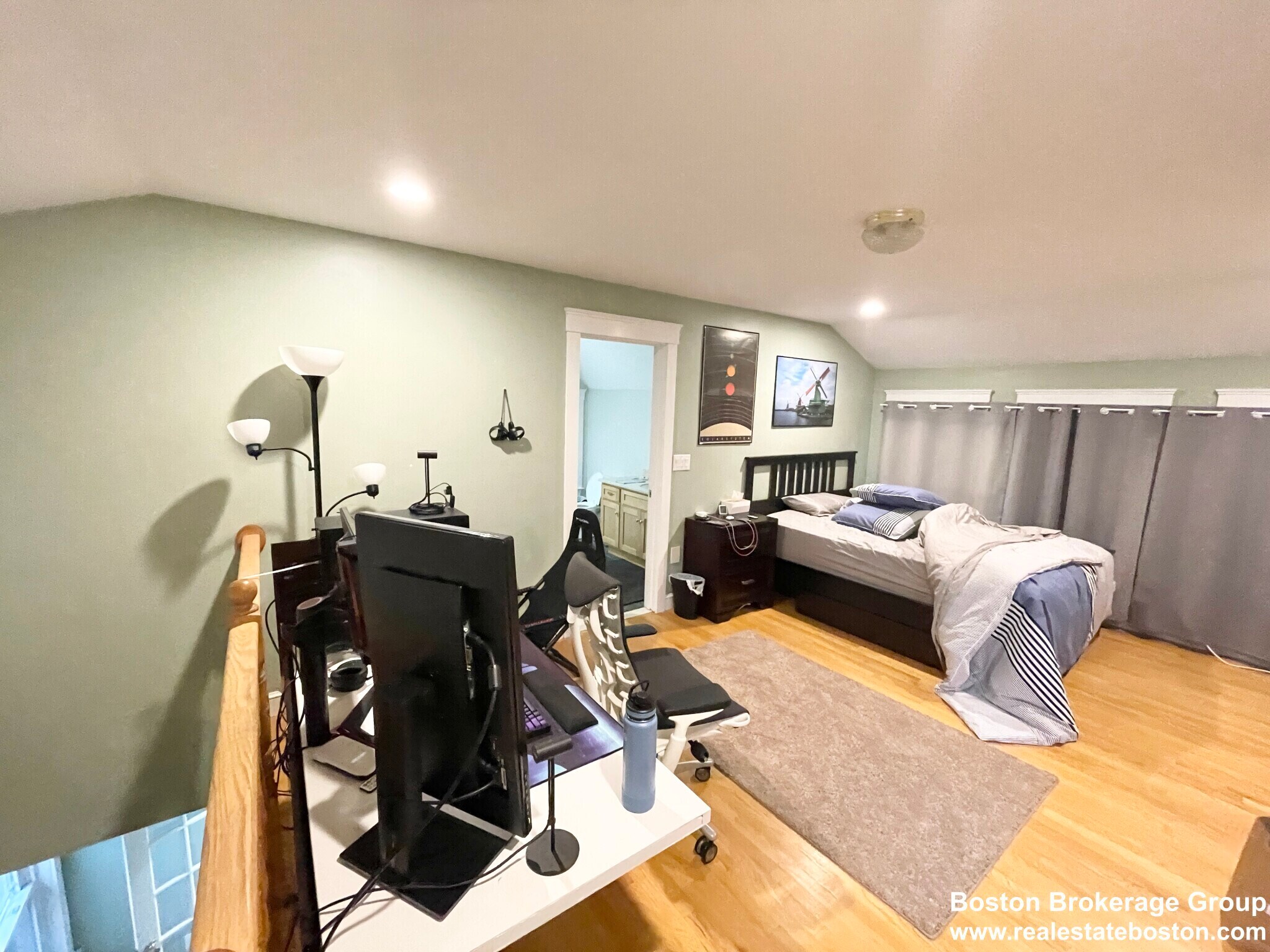 Building Photo - 27 Iroquois St