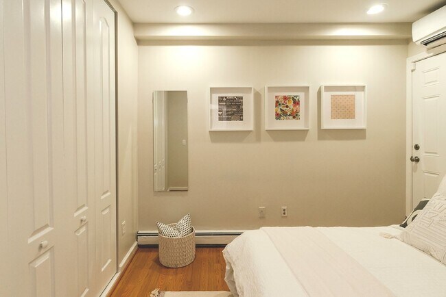 Building Photo - 390 Riverway