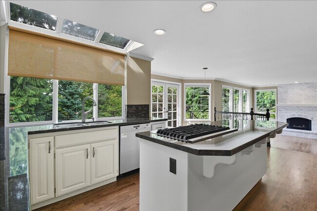 Building Photo - 4bd/2.5ba Woodinville House