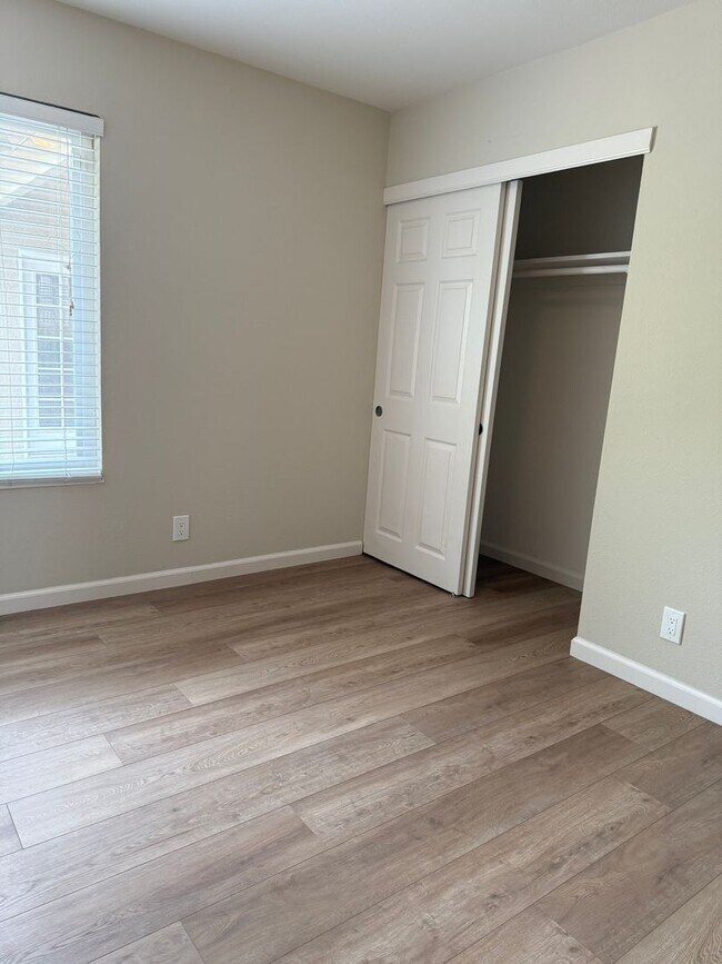 Building Photo - 1816 Boxwood Dr