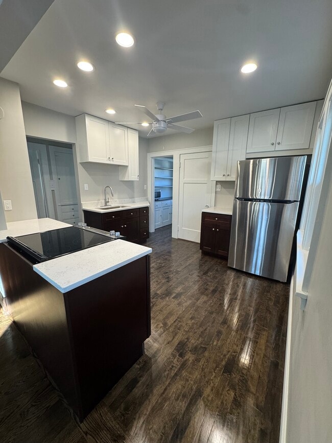 Building Photo - Mohawk Home