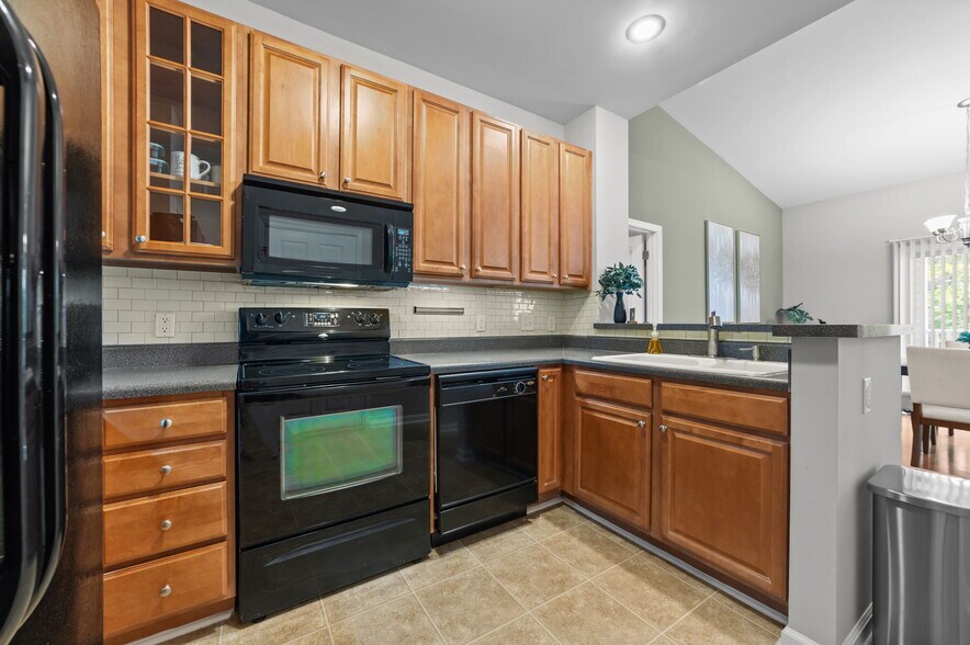 Building Photo - 1121 Turtle Creek Rd