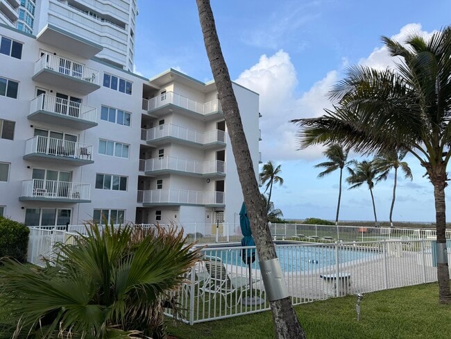 Building Photo - 1750 S Ocean Blvd
