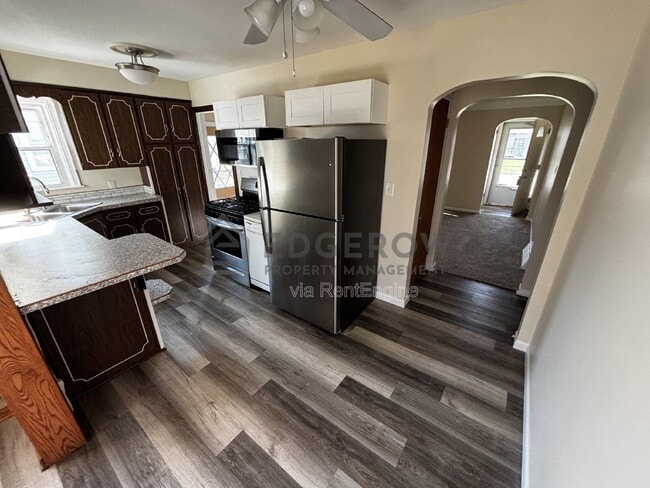 Building Photo - 901 Cricklewood St SW