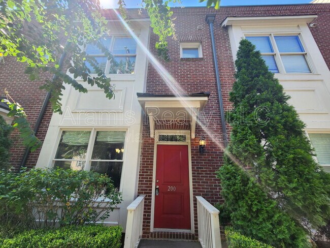 Primary Photo - 200 Marion Pl NE