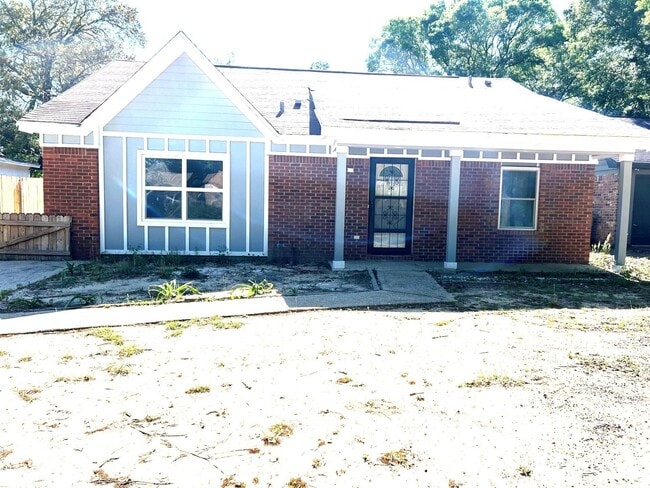 Building Photo - 7923 Oak Forest Dr