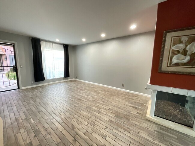 Building Photo - Garden Park Townhomes: 3 Bedroom 3 Bath At...