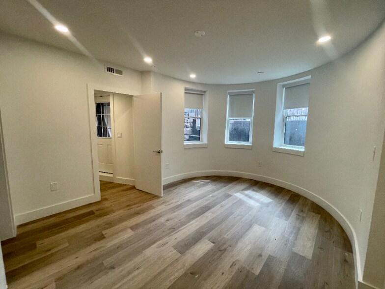 Building Photo - 1321 Rhode Island Ave NW