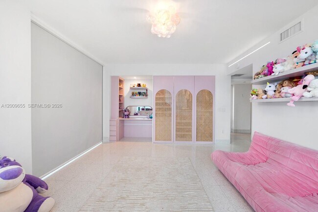 Building Photo - 5801 Collins Ave