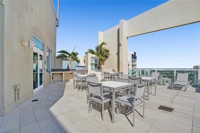 Building Photo - 350 SE 2nd St