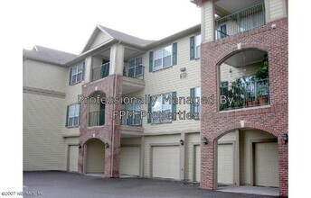 Building Photo - 7800 Point Meadows Dr