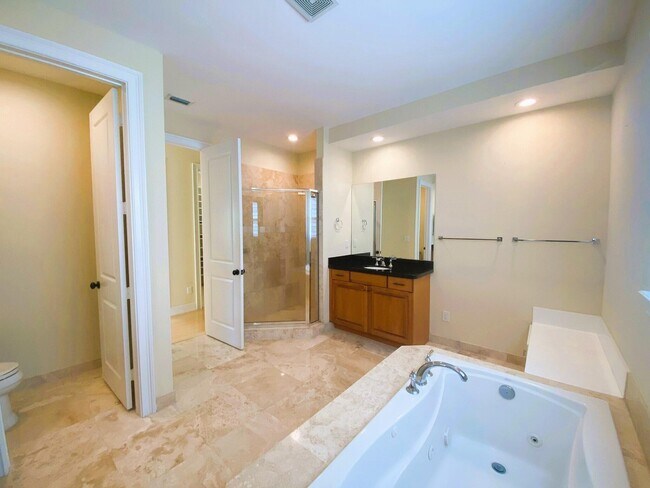 Building Photo - 50 Via Poinciana Ln